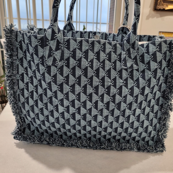 Sandro Stylish Blue Patterned Tote Bag - Picture 1 of 4